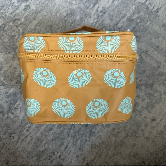 Aloha Collection Cabin Crew - Picture 2 of 3